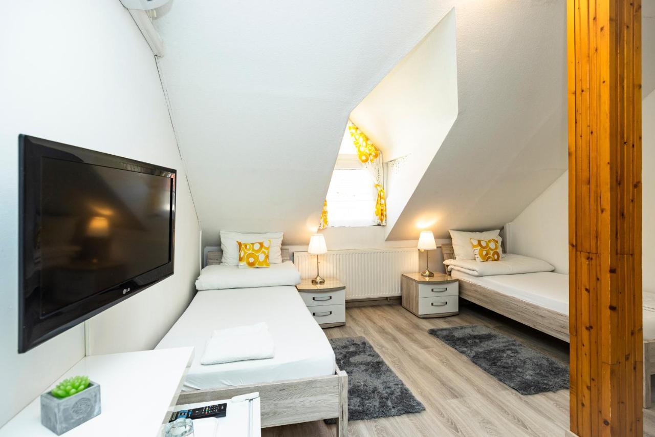 Dobo Vendeghaz Hotel เอ็กเกอร์ ภายนอก รูปภาพ