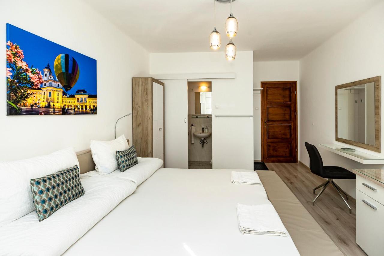 Dobo Vendeghaz Hotel เอ็กเกอร์ ภายนอก รูปภาพ