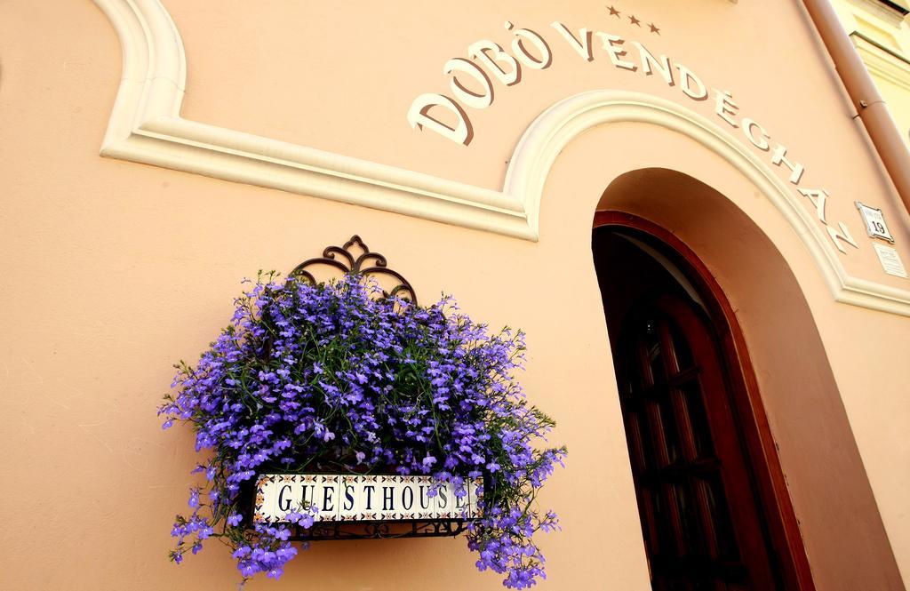 Dobo Vendeghaz Hotel เอ็กเกอร์ ภายนอก รูปภาพ